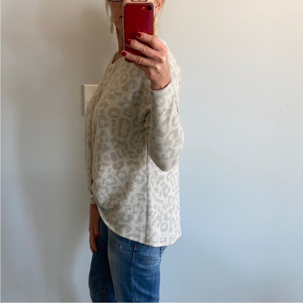 Leopard Print V-Neck Women Top - Picture 6 of 6